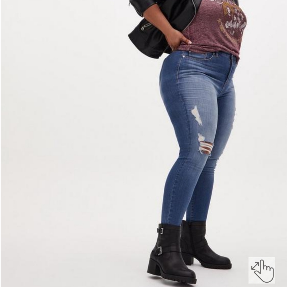 Lug Sole Moto Bootie (WW) 10W Black Torrid